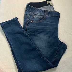 Democracy jeans, absolution, 16w, medium dark wash, tapered leg stretch denim